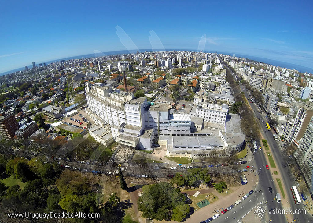Foto aérea del Hospital de niños Pereira Rossell.  Bulevar Artigas al sur.