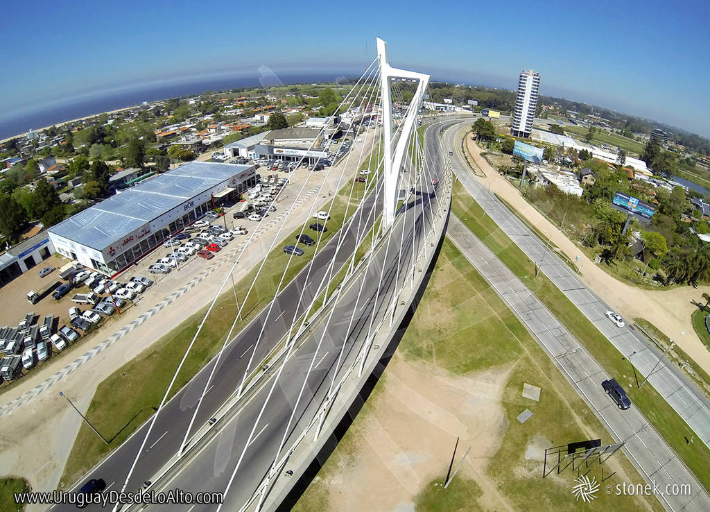 Vista aérea del puente empalme de las Avenidas Giannattasio (puente) y de las América