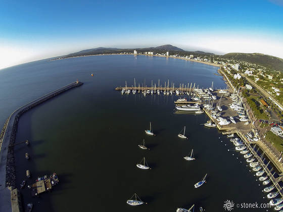 Foto aérea del puerto de Piriápolis
