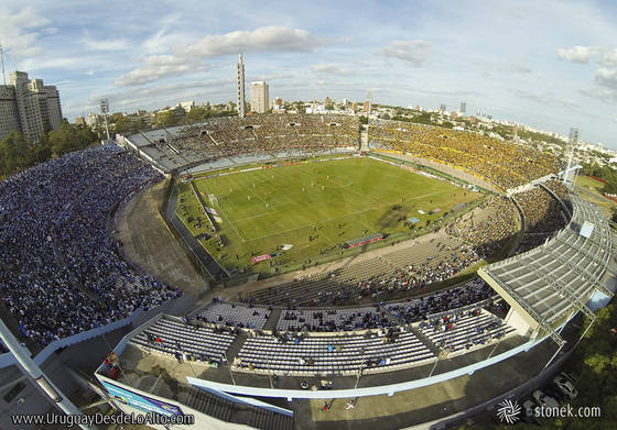 Estadio Centenario. Partido clásico entre Peñarol y Nacional. 27 de abril de 2014