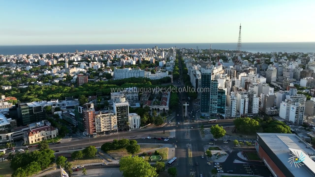 Video aéreo por Bulevar Artigas de 6,2Km desde la Av. Garibaldi a P. Carretas, Montevideo