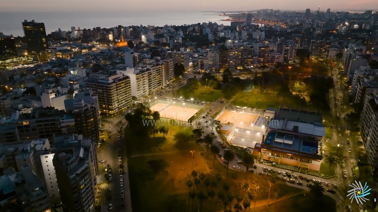Video aéreo al atardecer en la rambla de Punta Carretas y Pocitos. Rambla Mahatma Gandhi, Villa Biarritz, Club Biguá, Punta Carretas Shopping, Plaza Gomensoro, Club de Golf. Bulevar Artigas, Club Nautilus, Trouville.
