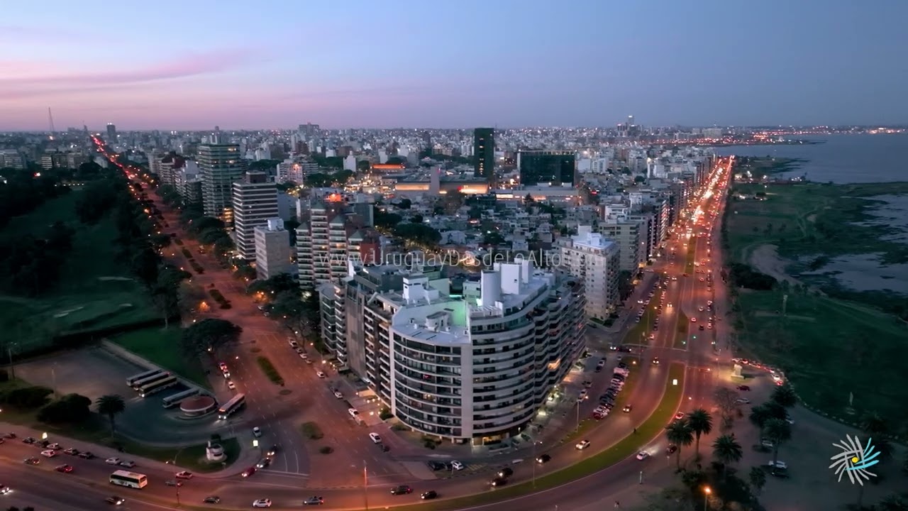 Video aéreo al atardecer en la rambla Punta Carretas y Trouville