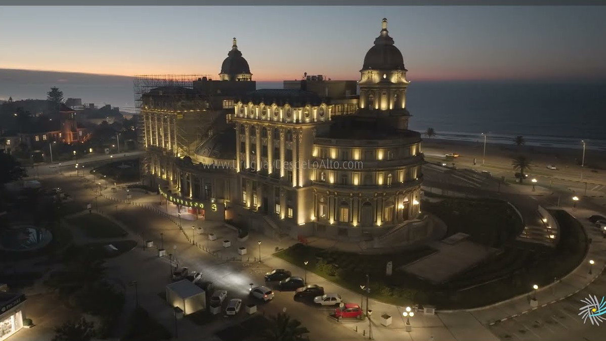 Video aéreo al alba, Hotel Carrasco, Av. Arocena y Rambla Tomás Berreta, Montevideo