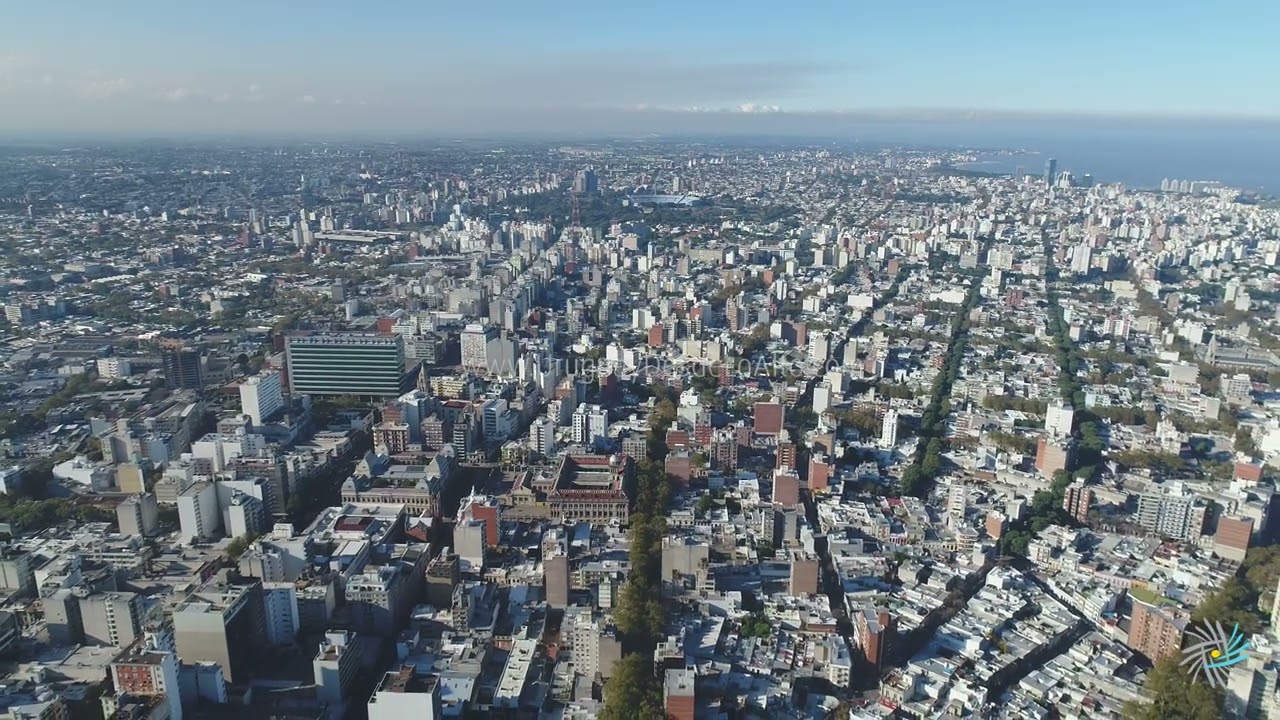 Vuelo con drone desde el dique Mauá hasta el Obelisco de Montevideo