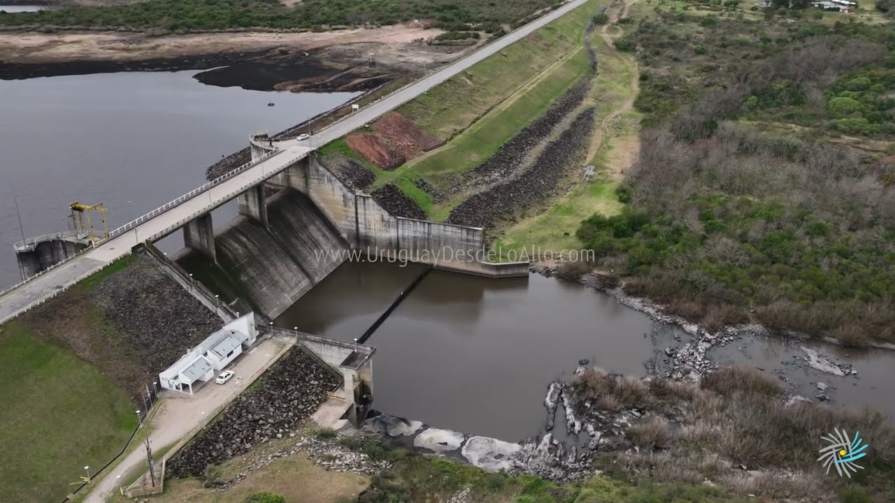 Video aéreo en Paso Severino, complejo hotelero y embalse con escasez de agua, Florida
