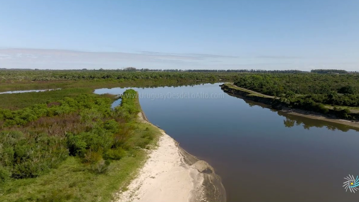 Video aéreo sobre el río Cebollatí, Treinta y Tres