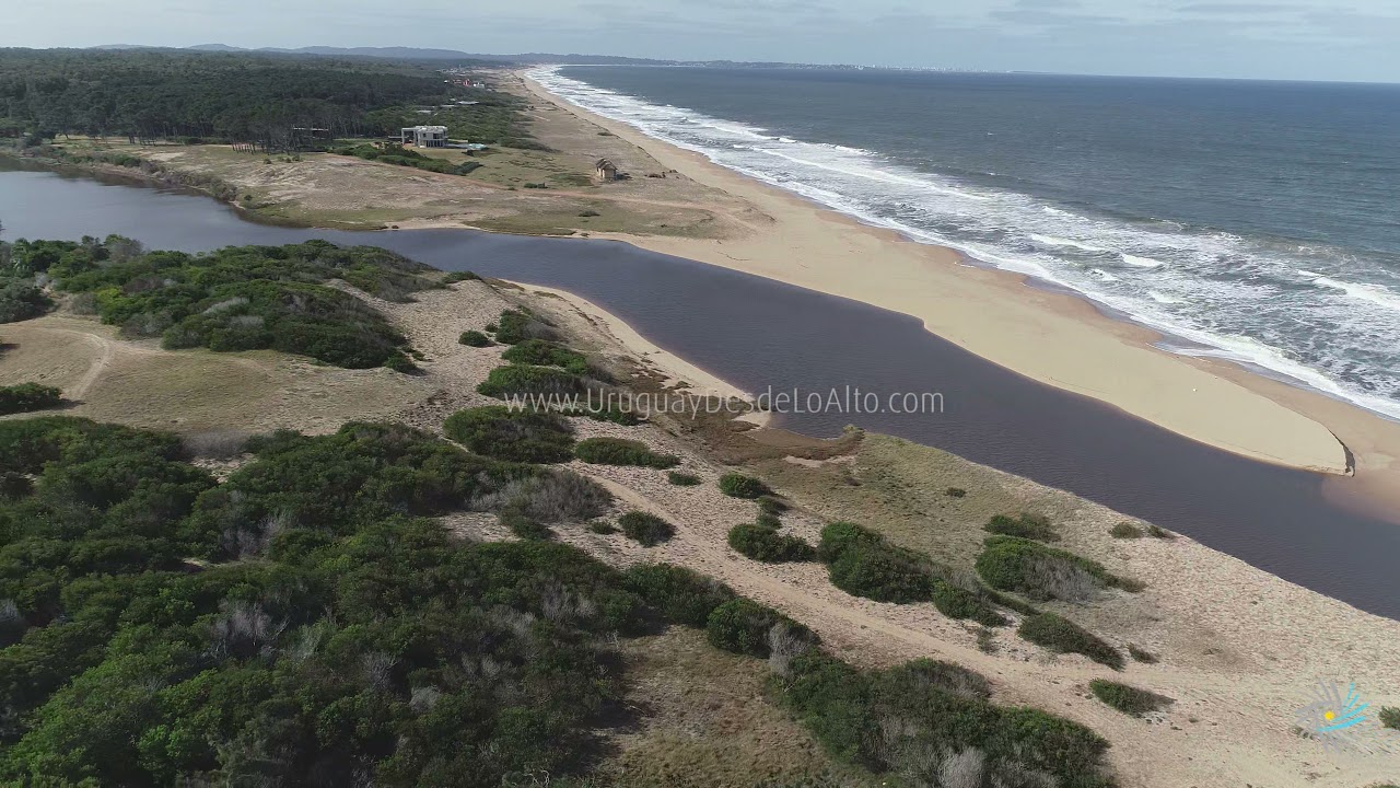 Video aéreo de campos marítimos en Barra de Portezuelo. Ubicado entre Punta Negra y Sauce de Portezuelo. Arroyo de la Barra Falsa.