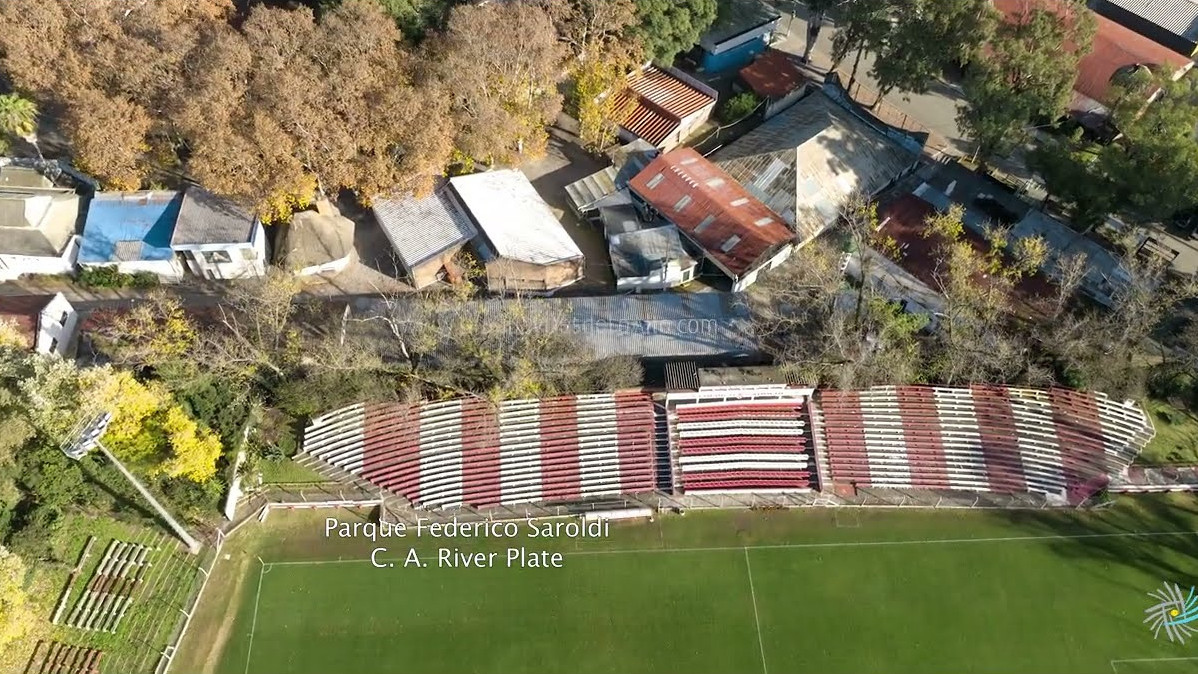 Video aéreo en El Prado. Estadios de River Plate y Montevideo Wanderers, Asoc. Rural, Rosedal, el arroyo Miguelete.