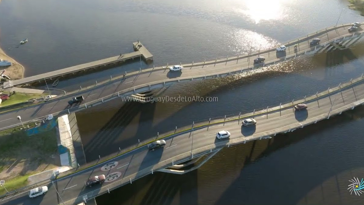 Video aéreo sobre el arroyo Maldonado, el puente, balnearios El Placer y La Barra