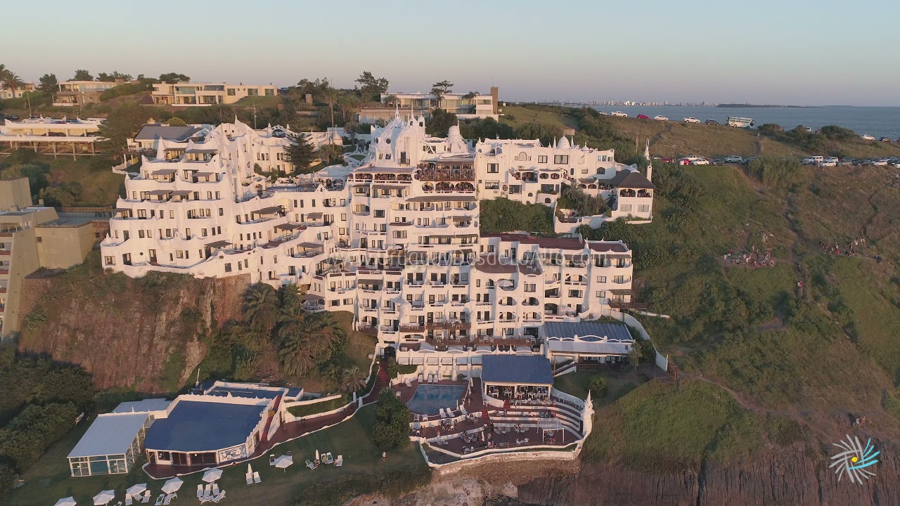 Video aéreo de Casapueblo en Punta Ballena