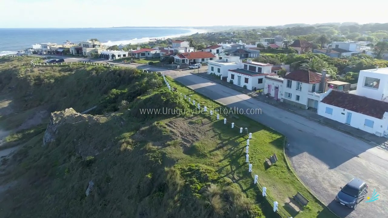 Video aéreo del balneario La Pedrera, Rocha