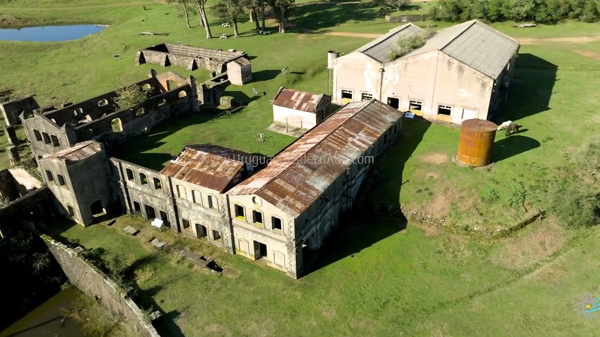 Video aéreo de los restos de la represa y usina minera del arroyo Cuñapirú, Rivera R29