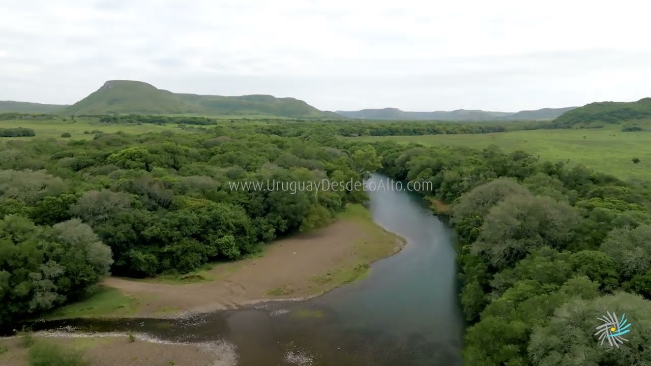 Video aéreo sobre el arroyo Lunarejo, departamento de Rivera