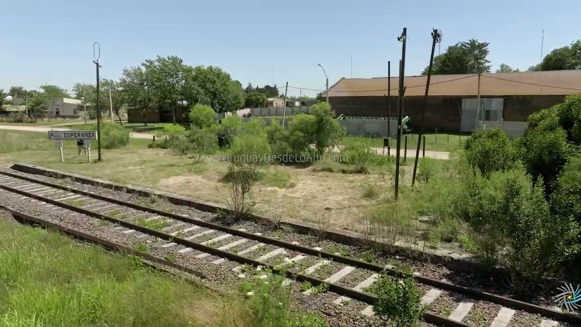 Video aéreo en la Parada Esperanza de ferrocarril, departamento de Paysandú