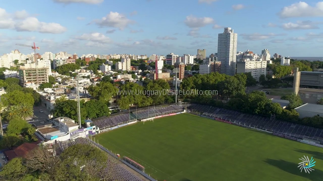 Video aéreo de las ramblas del Parque Rodó y Playa Ramírez. Estadio de Defensor