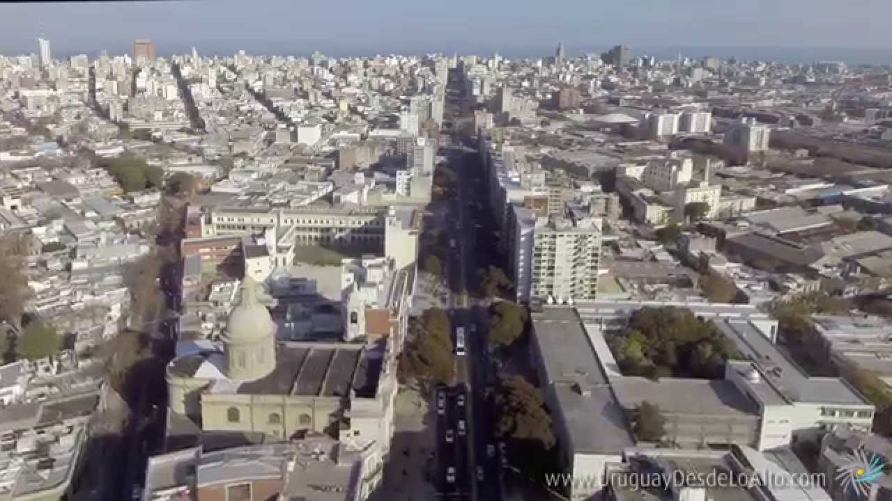 Video aéreo de la Avenida del Libertador y Palacio Legislativo