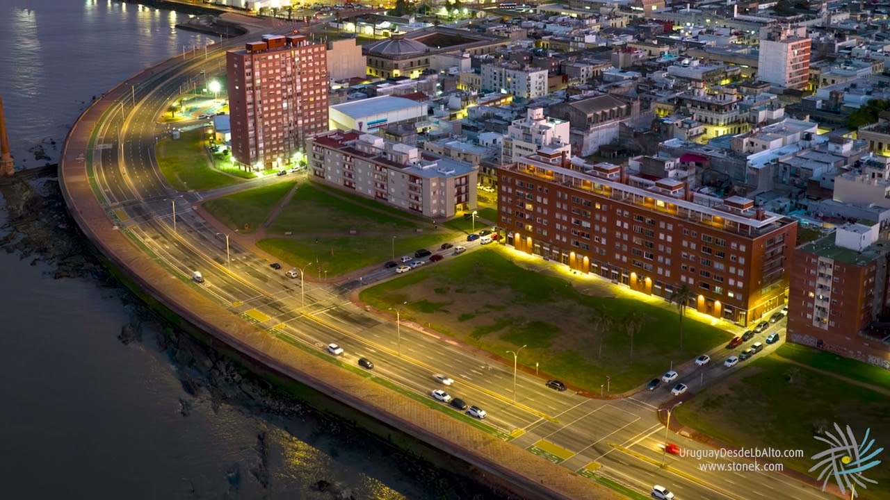 Recorrido sobre una foto aérea de la Ciudad Vieja de Montevideo al amanecer M3 17595