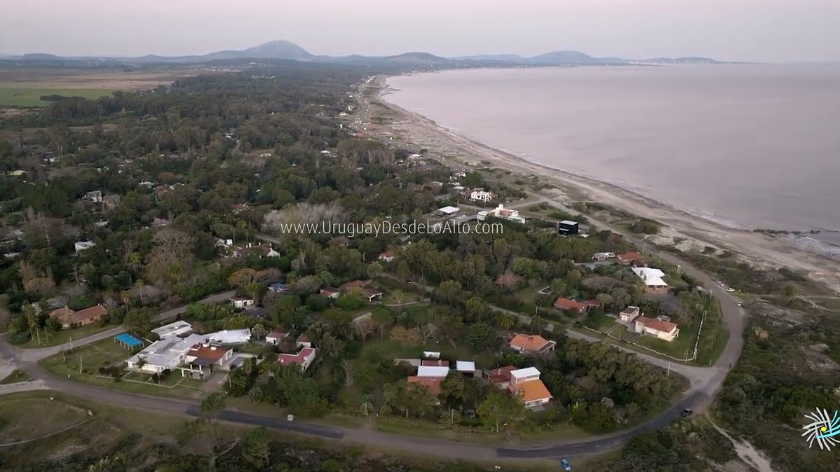 Balneario Solís al anochecer, ex hotel Alción y colonia de vacaciones del SMU, Maldonado