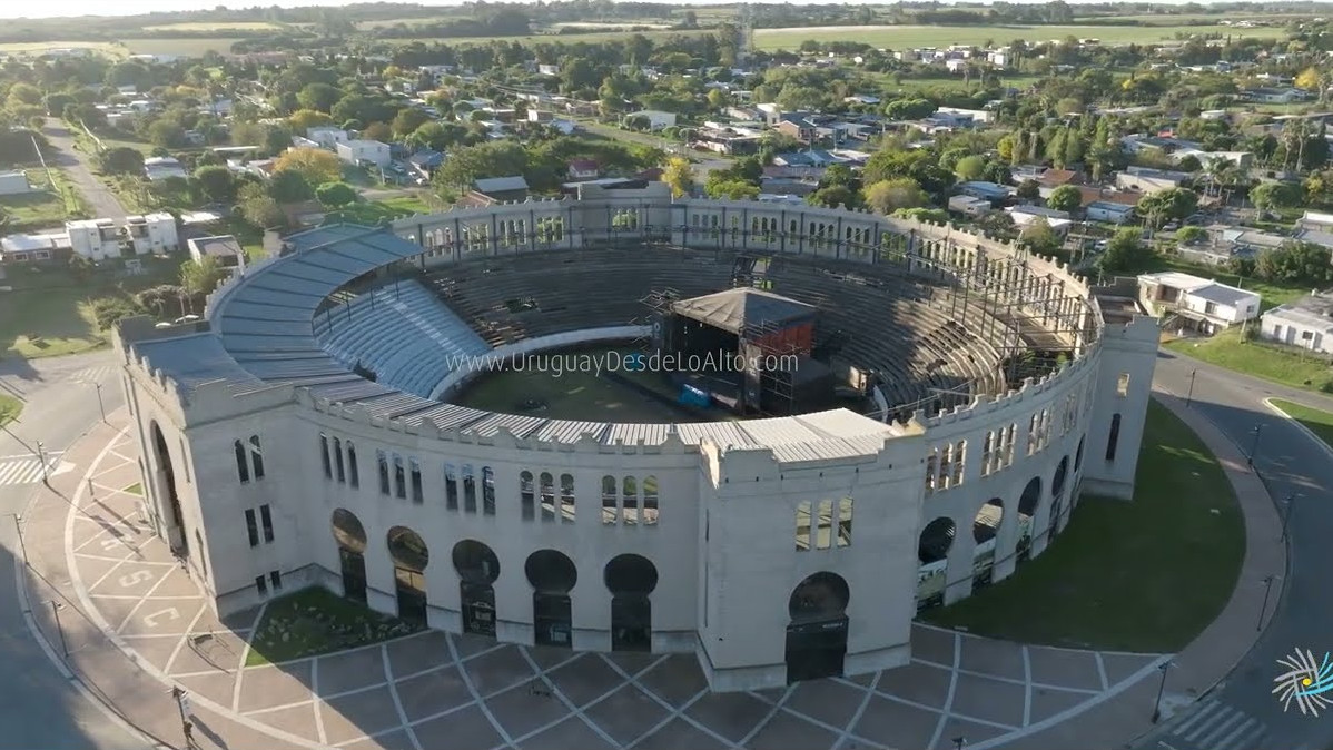 Video vespertino rodeando a la ex plaza de toros Real de San Carlos en Colonia del Sacramento