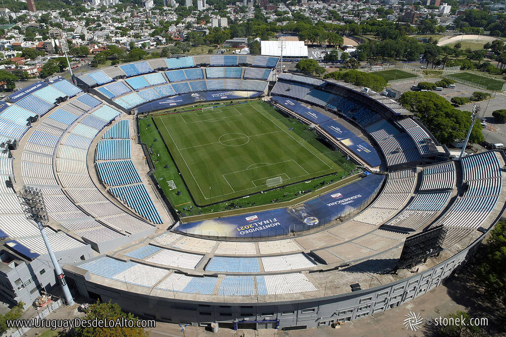 Vista aérea del Estadio Centenario pronto para las finales de las copas Sudamericanas y Libertadores 2022